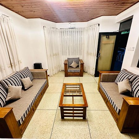 Royal Guest Hotel Inn Нувара-Элия Экстерьер фото